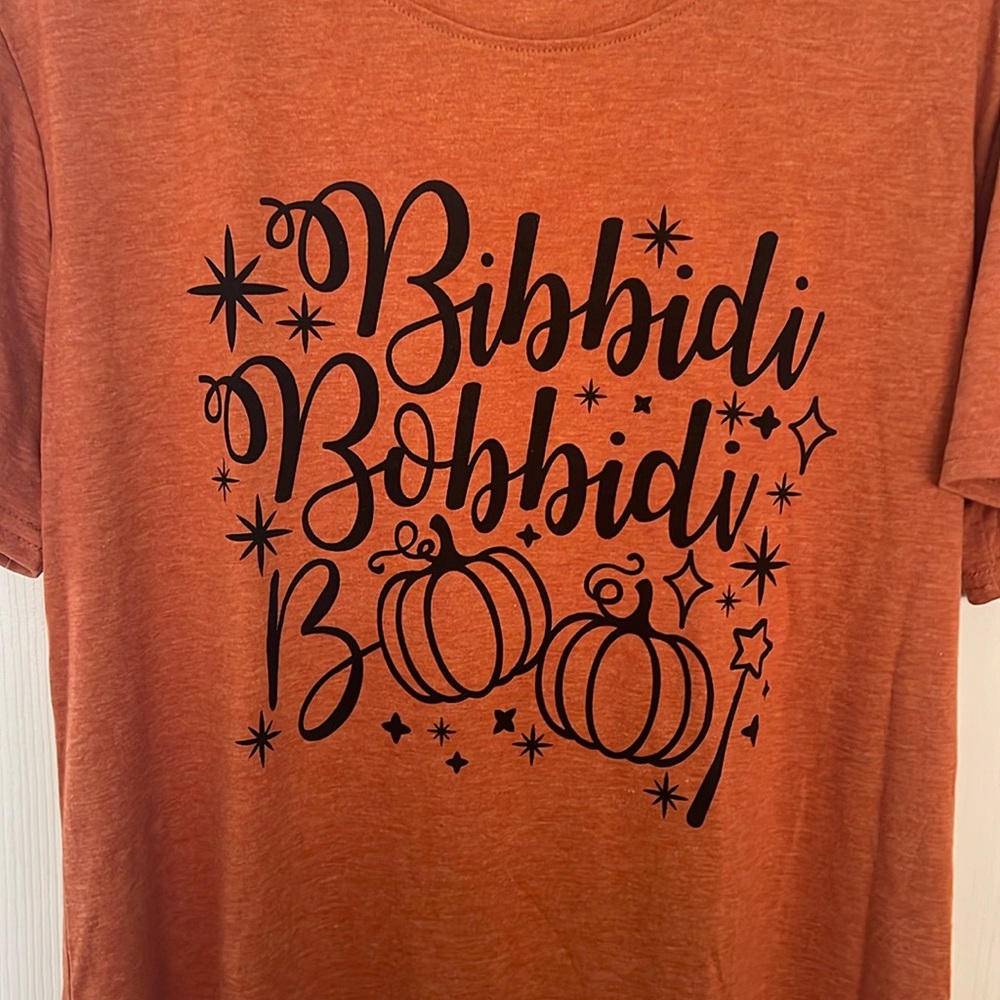 T shirt with Bibbidi Bobbidi Boo on front (L) new